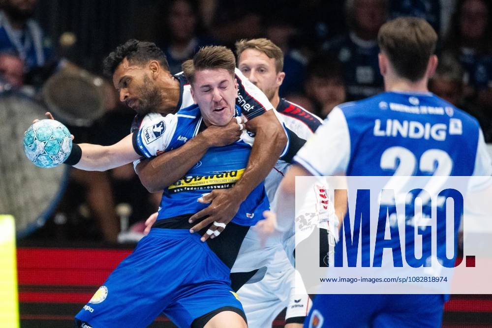 Handball Opel Handball 1. Bundesliga Saison 2026 - 2027 Werner Assmann Halle 4. Spieltag ThSV Eisenach - G BBM Bietigheim im Foto: Oskar Joelsson 3 (ThSV Eisenach)im Zweikampf mit Djibril MBengue 33 (SG BBM Bietigheim) ( Deutschland Thueringen Eisenach