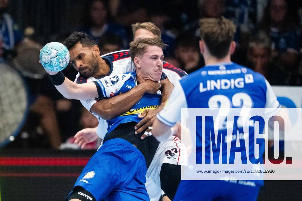 Handball Opel Handball 1. Bundesliga Saison 2026 - 2027 Werner Assmann Halle 4. Spieltag ThSV Eisenach - G BBM Bietigheim im Foto: Oskar Joelsson 3 (ThSV Eisenach)im Zweikampf mit Djibril MBengue 33 (SG BBM Bietigheim) ( Deutschland Thueringen Eisenach