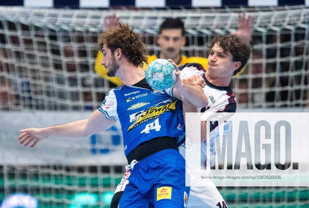Handball Opel Handball 1. Bundesliga Saison 2026 - 2027 Werner Assmann Halle 4. Spieltag ThSV Eisenach - G BBM Bietigheim im Foto: Stephan Seitz 44 (ThSV Eisenach) im Zweikampf mit Fynn Nicolaus 14 (SG BBM Bietigheim) ( Deutschland Thueringen Eisenach