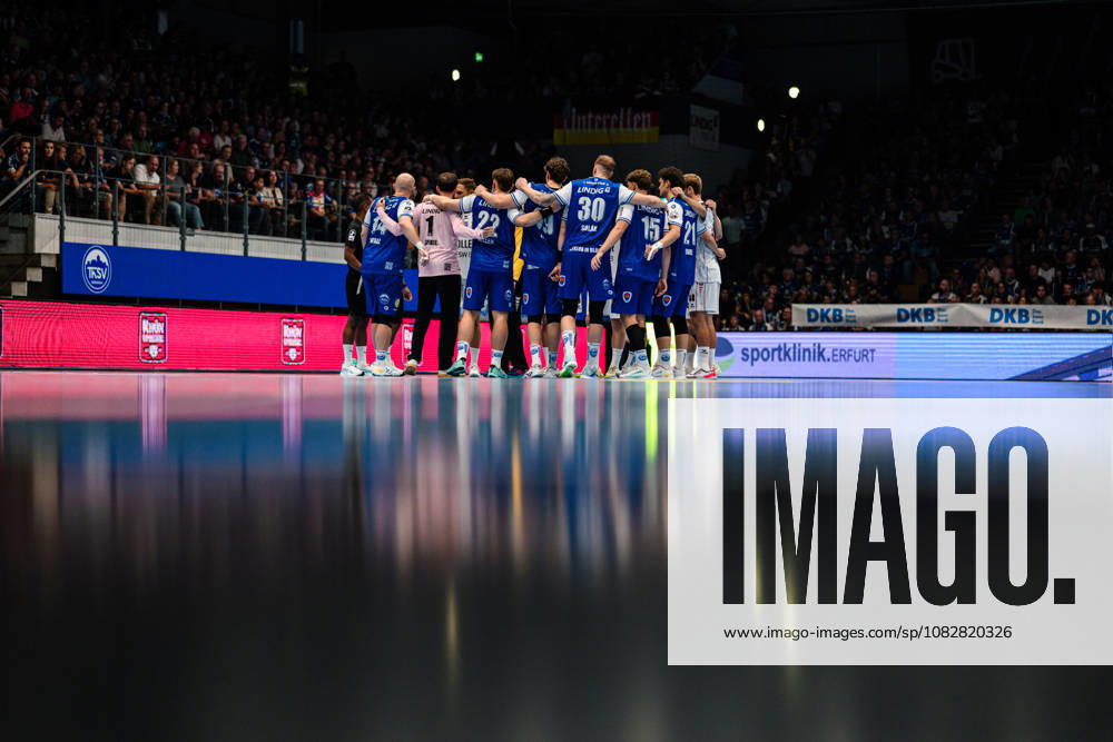 Zusammenkommen vor dem Spiel. Peter Walz (ThSV Eisenach, 14), Matija Spikic (ThSV Eisenach, 01), Felix Aellen (ThSV Eisenach, 22), Tillman Leu (ThSV Eisenach, 99), Dominik Solak (ThSV Eisenach, 30), David More (ThSV Eisenach, 15), Moritz Ende (ThSV Eisenach, 21) GER, ThSV Eisenach gegen SG BBM Bietigheim, 1. Opel Handballbundesliga, Handball, 4.Spieltag, Saison 2026 2027, 19.00 Uhr, 10.09.2026 GER, ThSV Eisenach gegen SG BBM Bietigheim, 1. Opel Handballbundesliga, Handball, 4.Spieltag, Saison 2026 2027, 19.00 Uhr, 10.09.2026 Eisenach