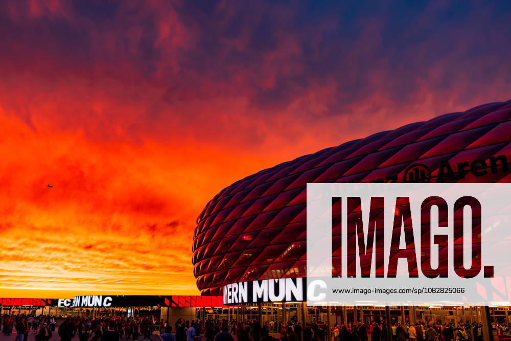UEFA Champions League, 1. Spieltag, FC Bayern München vs. Bodo Glimt am 10.09.2026 Allianz Arena bei Nacht abends Sonnenuntergang Abenddämmerung Sonnenstrahlen Spätsommer