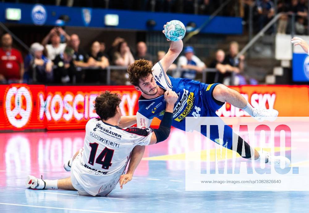 Handball Opel Handball 1. Bundesliga Saison 2026 - 2027 Werner Assmann Halle 4. Spieltag ThSV Eisenach - SG BBM Bietigheim im Foto: Stephan Seitz 44 (ThSV Eisenach) im Zweikampf mit Fynn Nicolaus 14 (SG BBM Bietigheim)( Deutschland Thueringen Eisenach