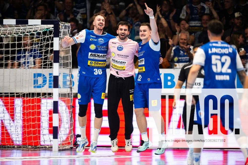 Handball Opel Handball 1. Bundesliga Saison 2026 - 2027 Werner Assmann Halle 4. Spieltag ThSV Eisenach - SG BBM Bietigheim im Foto: Jubel bei Torhüter Matija Spikic 1 (ThSV Eisenach), Felix Aellen 22 (ThSV Eisenach) uns Dominik Solak 30 (ThSV Eisenach) ( Deutschland Thueringen Eisenach