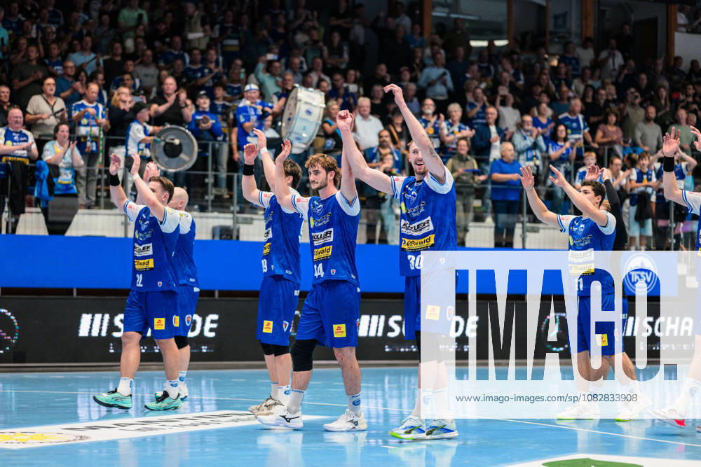 Jubeln nach dem Spiel, Stephan Seitz (ThSV Eisenach, 44), Dominik Solak (ThSV Eisenach, 30), Felix Aellen (ThSV Eisenach, 22), Tillman Leu (ThSV Eisenach, 99), Gian Attenhofer (ThSV Eisenach, 11) GER, ThSV Eisenach gegen SG BBM Bietigheim, 1. Opel Handballbundesliga, Handball, 4.Spieltag, Saison 2026 2027, 19.00 Uhr, 10.09.2026 GER, ThSV Eisenach gegen SG BBM Bietigheim, 1. Opel Handballbundesliga, Handball, 4.Spieltag, Saison 2026 2027, 19.00 Uhr, 10.09.2026 Eisenach