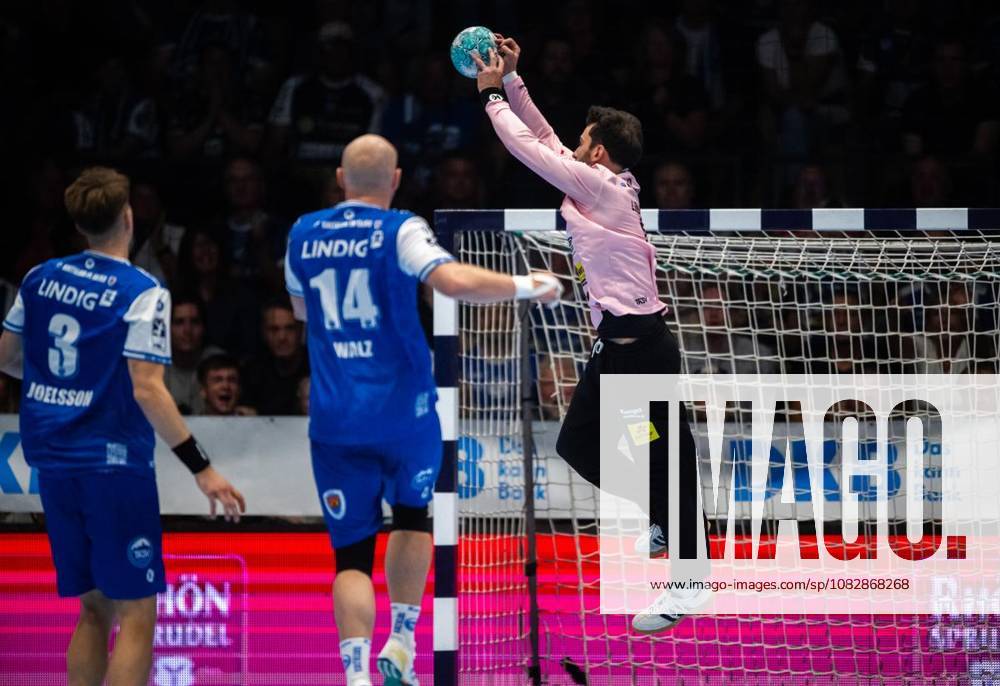 Handball Opel Handball 1. Bundesliga Saison 2026 - 2027 Werner Assmann Halle 4. Spieltag ThSV Eisenach - SG BBM Bietigheim im Foto: Torhüter Matija Spikic 1 (ThSV Eisenach) fängt einen Weitwurf ( Deutschland Thueringen Eisenach