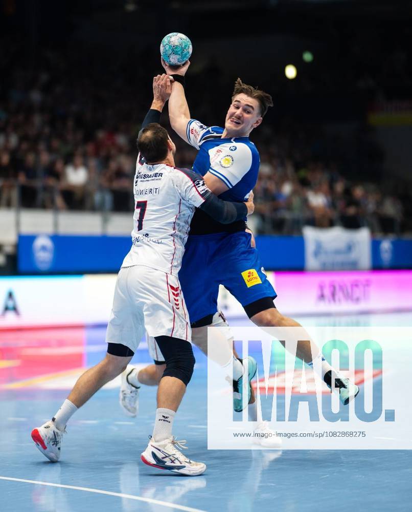 Handball Opel Handball 1. Bundesliga Saison 2026 - 2027 Werner Assmann Halle 4. Spieltag ThSV Eisenach - SG BBM Bietigheim im Foto: Felix Aellen 22 (ThSV Eisenach) im Zweikampf mit Dominik Claus 7 (SG BBM Bietigheim) ( Deutschland Thueringen Eisenach
