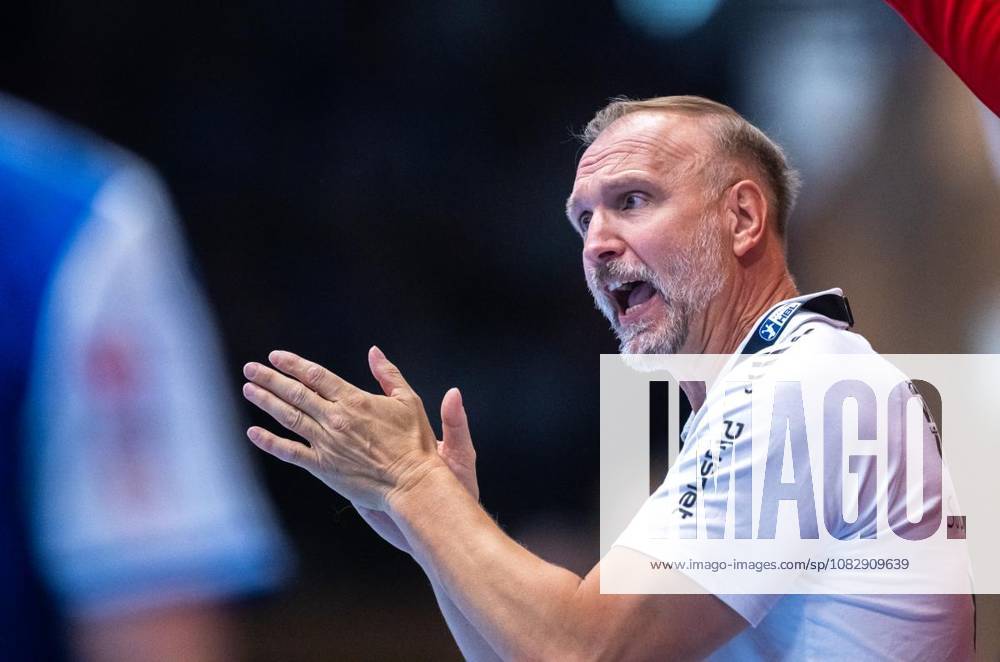 Handball Opel Handball 1. Bundesliga Saison 2026 - 2027 Werner Assmann Halle 4. Spieltag ThSV Eisenach - SG BBM Bietigheim im Foto: Trainer Hartmut Mayerhoffer (SG BBM Bietigheim) ( Deutschland Thueringen Eisenach
