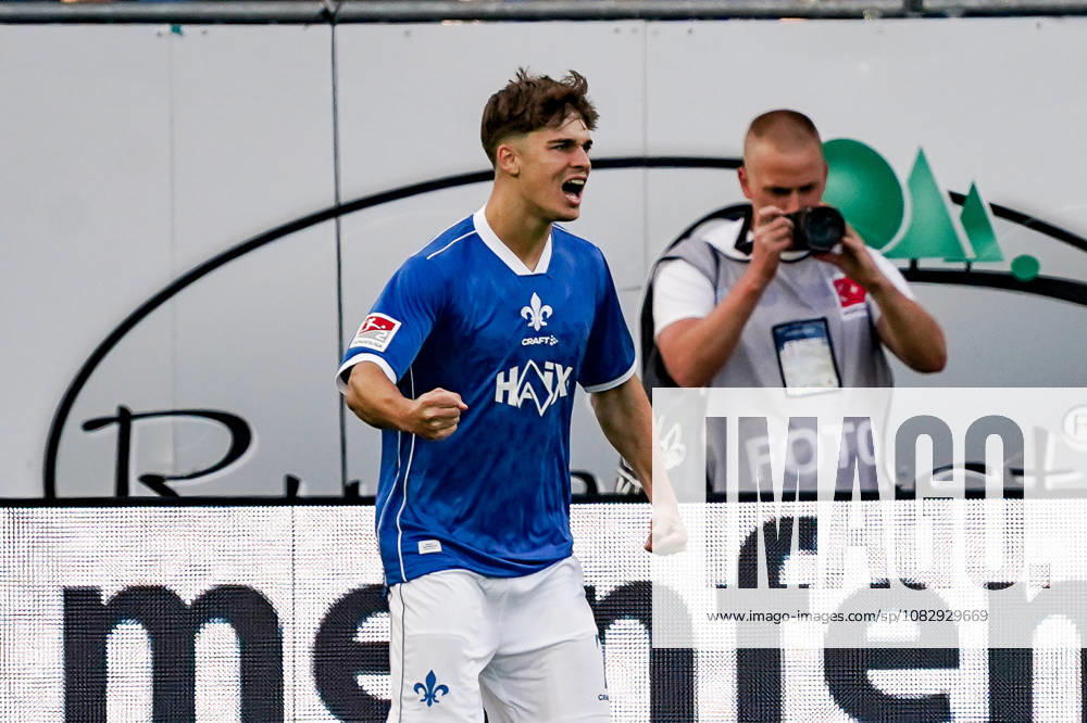 Deutschland: Fussball Saison 2026 2027 , 2. Bundesliga , 5. Spieltag , SV Darmstadt 98 vs. Arminia Bielefeld - Merck-Stadion am Böllenfalltor (Darmstadt) : Noah Weißhaupt Noah Weisshaupt (SV Darmstadt 98, 7) Tor und Torjubel zum 1:0, Tor, Torjubel, Jubel, Freude, Emotionen Darmstadt Merck-Stadion am Böllenfalltor Deutschland Germany