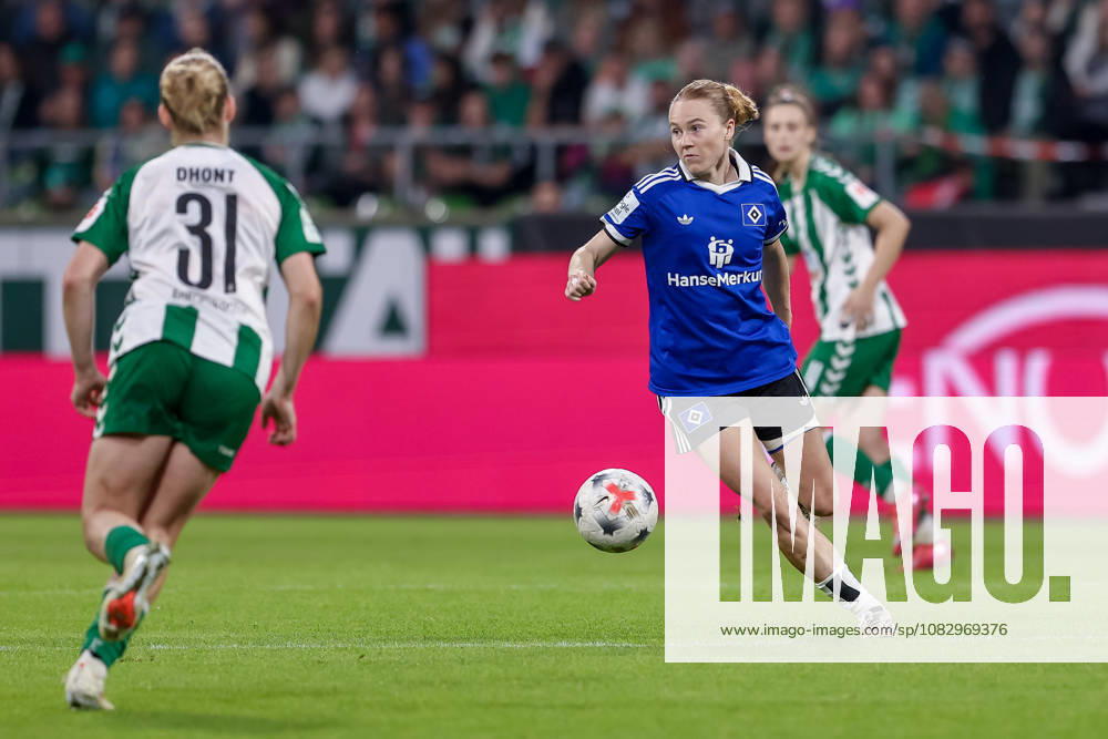 Carla Morich (Hamburger SV, HSV, 10) am Ball, Einzelbild, Ganzkörper, Aktion, Action, Spielszene, DIE DFB-RICHTLINIEN UNTERSAGEN JEGLICHE NUTZUNG VON FOTOS ALS SEQUENZBILDER UND ODER VIDEOÄHNLICHE FOTOSTRECKEN. DFB REGULATIONS PROHIBIT ANY USE OF PHOTOGRAPHS AS IMAGE SEQUENCES AND OR QUASI-VIDEO., 11.09.2026, Bremen (Deutschland), Fussball, Google Pixel Frauen-Bundesliga, SV Werder Bremen - Hamburger SV