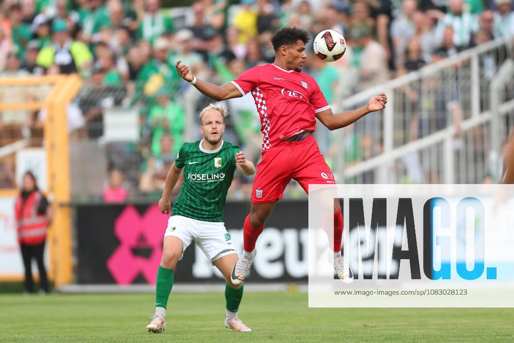 Chemie Leipzig - Zwickau Regionalliga Nordost Leipzig, 12.09.2026, Alfred-Kunze-Sportpark, Fußball, Männer, Saison 2026 2027, Regionalliga Nordost, 8. Spieltag, BSG Chemie Leipzig - FSV Zwickau , Im Bild v.l.: David Pfeil (13, Chemie) und Paul-Philipp Besong (17, Zwickau) ,