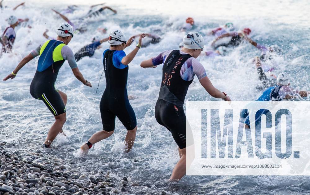 2026 IRONMAN 70.3 Weltmeisterschaft Nizza - swimstart Athleten beim Wettkampf der VinFast IRONMAN 70.3 Weltmeisterschaft 2026 in Nizza, Frankreich. Nizza Promenade des Anglais Alpes-Maritimes Provence-Alpes-Côte d Azur France