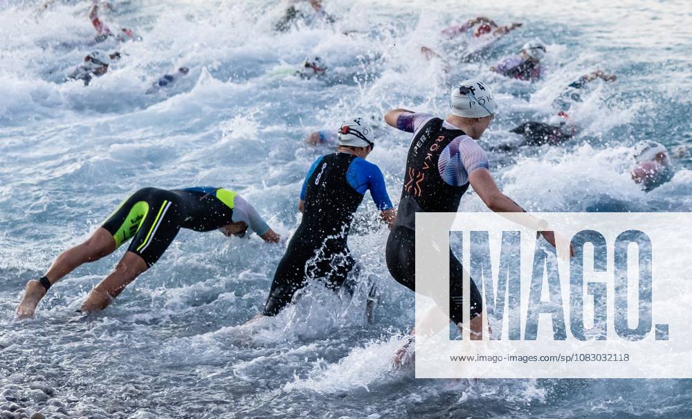 2026 IRONMAN 70.3 Weltmeisterschaft Nizza - swimstart Athleten beim Wettkampf der VinFast IRONMAN 70.3 Weltmeisterschaft 2026 in Nizza, Frankreich. Nizza Promenade des Anglais Alpes-Maritimes Provence-Alpes-Côte d Azur France