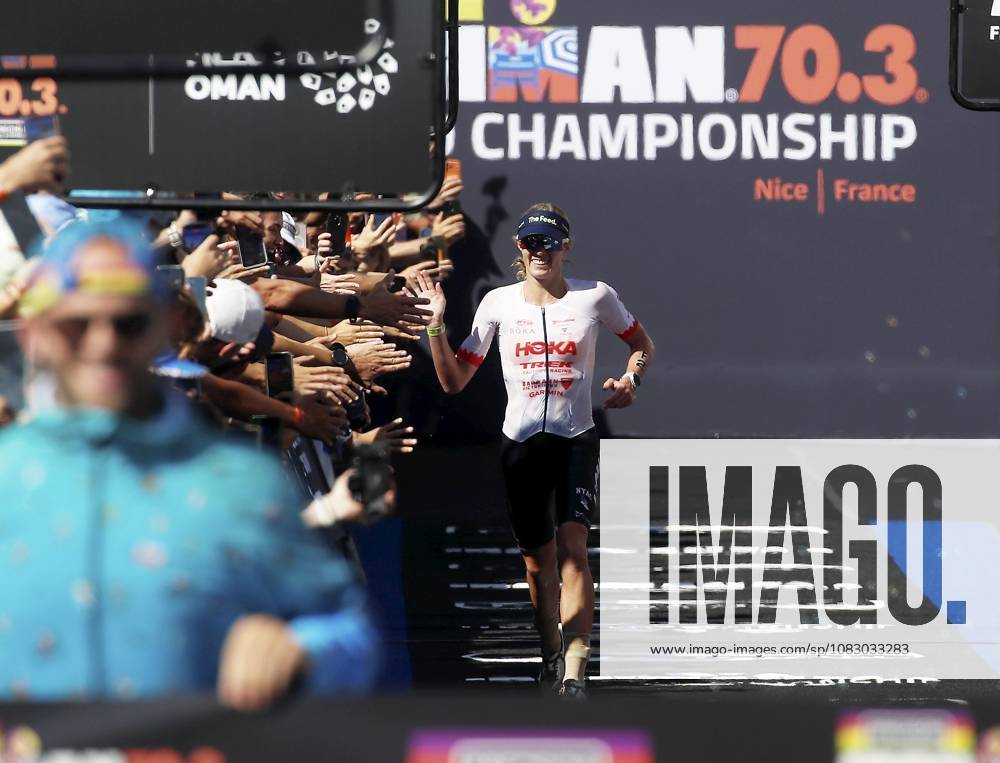 Ironman 70.3 femmes PHOTOPQR NICE MATIN Dylan Meiffret ; Nice ; 12 09 2026 ; Premier jour féminin de l Ironman 70.3 a Nice ICI : l americaine Taylor Knibb remporte la course - Nice, France, September 12, 2026. The first day of the 2026 IRONMAN 70.3 World Championship, WM, Weltmeisterschaft in Nice, dedicated to the women’s race. Professional women started at 7 a.m. from Plage des Ponchettes, followed by age-group competitors. The triathlon consists of a 1.9 km swim, a 90 km bike course through the Alpes-Maritimes and a 21.1 km run along the Promenade des Anglais. Nice France