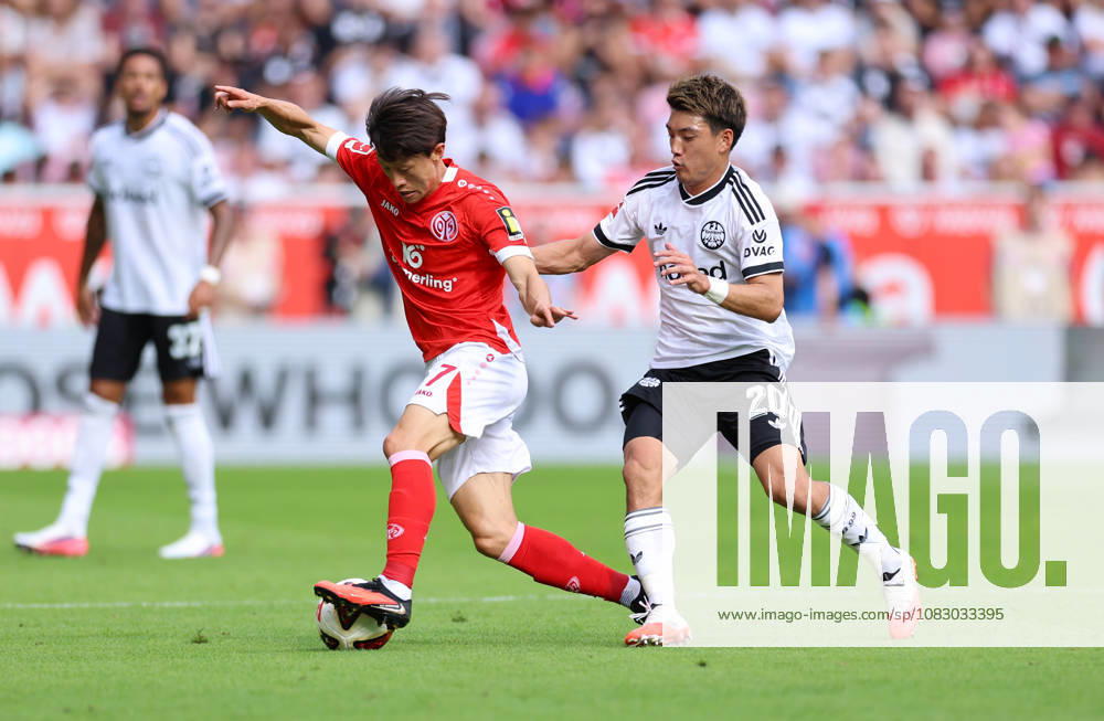 Fussball Bundesliga, 1. FSV Mainz 05 - Eintracht Frankfurt, v.l., Jae-sung Lee (FSV Mainz 05), Ritsu Doan (Eintracht Frankfurt) DFL DFB REGULATIONS PROHIBIT ANY USE OF PHOTOGRAPHS AS IMAGE SEQUENCES AND OR QUASI-VIDEO.