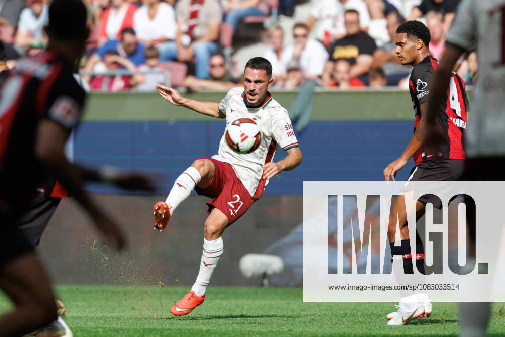 Arijon Ibrahimovic (21, FC Augsburg) beim Spiel zwischen FC Augsburg v Bayer 04 Leverkusen, Fussball, Herren, Bundesliga, 2026 2027, 3.Spieltag am 12.09.2026 in Augsburg, WWK ARENA. DFL and DFB regulations prohibit any use of photographs as image sequences and or quasi-video. Bayern Deutschland