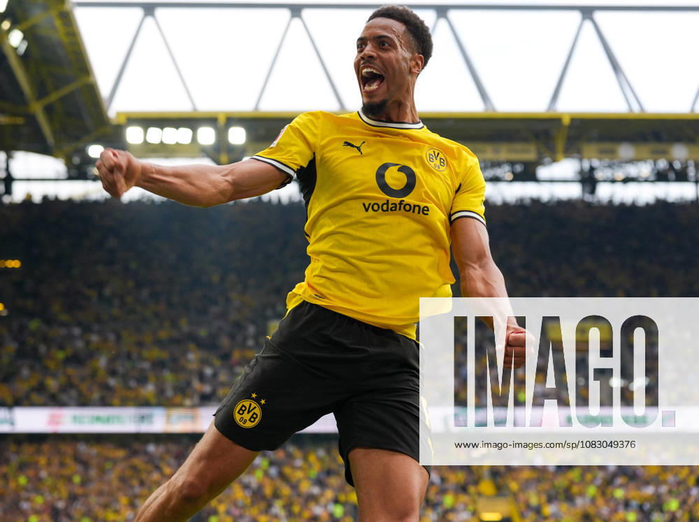 Felix Nmecha (Borussia Dortmund, 8) jubelt mit einem Sprung nach seinem zweiten Tor des Spiels zum 3:0. GER, Borussia Dortmund vs SC Paderborn 07, 1. Bundesliga, 3. Spieltag, Saison 2026-27, Signal Iduna Park, Dortmund, 12.09.2026 DFL REGULATIONS PROHIBIT ANY USE OF PHOTOGRAPHS AS IMAGE SEQUENCES AND OR QUASI-VIDEO GER, Borussia Dortmund vs SC Paderborn 07, 1. Bundesliga, 3. Spieltag, Saison 2026-27, 12.09.2026 Dortmund