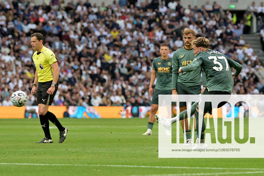 Tottenham Hotspur V Everton. Premier League. James Garner (Everton) has a shot during the Tottenham Hotspur V Everton Premier League match at the Tottenham Hotspur Stadium, London. This Image is for . Licence required from the Football DataCo for any other use. Tottenham Tottenham Hotspur Stadium UK