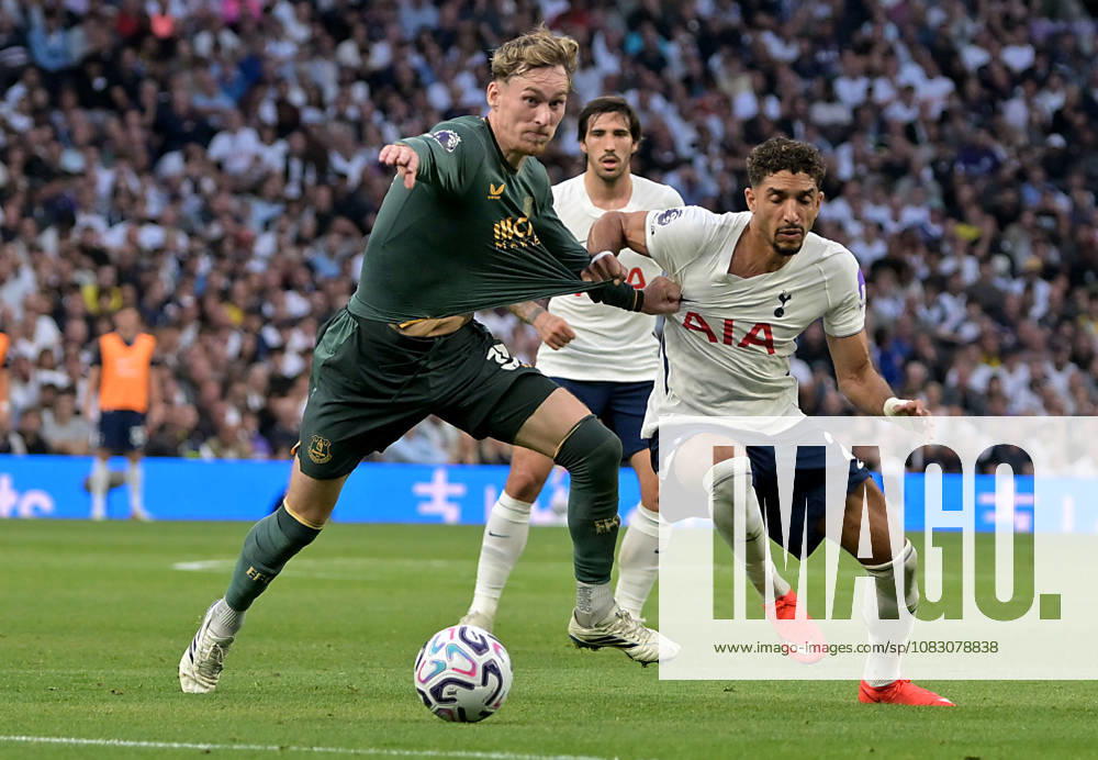 Tottenham Hotspur V Everton. Premier League. James Garner (Everton) and Omar Marmoush (Spurs) during the Tottenham Hotspur V Everton Premier League match at the Tottenham Hotspur Stadium, London. This Image is for . Licence required from the Football DataCo for any other use. Tottenham Tottenham Hotspur Stadium UK