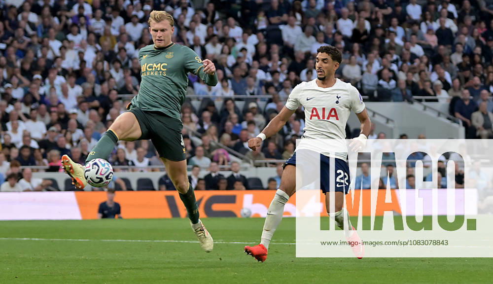 Tottenham Hotspur V Everton. Premier League. Jarrad Branthwaite (Everton) clears ahead of Omar Marmoush (Spurs) during the Tottenham Hotspur V Everton Premier League match at the Tottenham Hotspur Stadium, London. This Image is for . Licence required from the Football DataCo for any other use. Tottenham Tottenham Hotspur Stadium UK