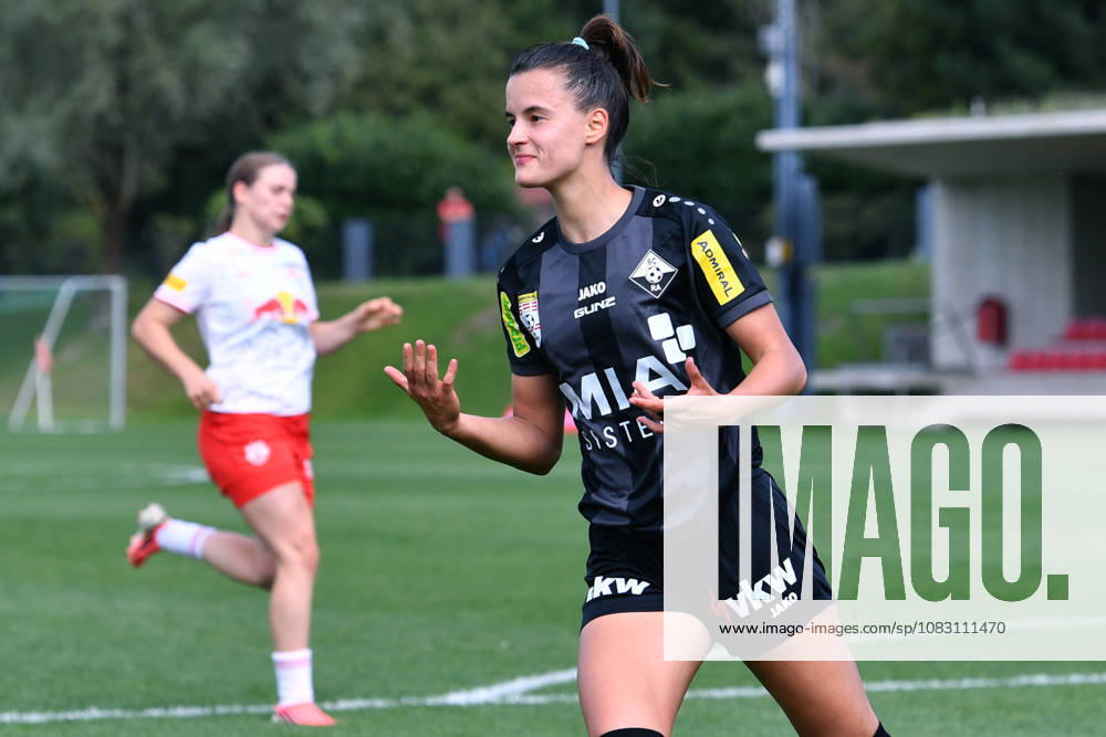 Fußball Admiral Frauen Bundesliga 6. Runde FC Red Bull Salzburg - SCR Altach am 12.09.2026 in der Red Bull Akademie in Salzburg Torjubel zum 0:1 durch Petra Mikulica ( Altach )
