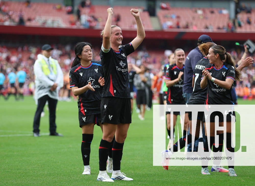 Women’s Super League - Arsenal Women v Crystal Palace Women LONDON, ENGLAND, SEPTEMBER 13: Aimee Everett of Crystal Palace punches the air in delight at the full time whistle after the 0-0 draw away from home during The Women’s Super League match between Arsenal Women v Crystal Palace Women at the Emirates Stadium, London, England, on September 13. (Photo by Daniel Weir) London Emirates Stadium England