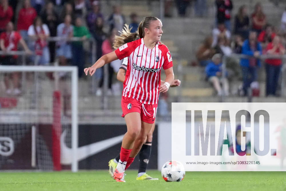 Johanna Hebben (SC Freiburg, 16) am Ball , Deutschland, Fussball, GooglePixel Frauen-Bundesliga, 4.Spieltag, 2026 2027, SC Freiburg vs. 1. FSV Mainz 05, 13.09.2026, Dreisamstadion, Freiburg Freiburg Dreisamstadion Baden-Wuerttemberg Deutschland