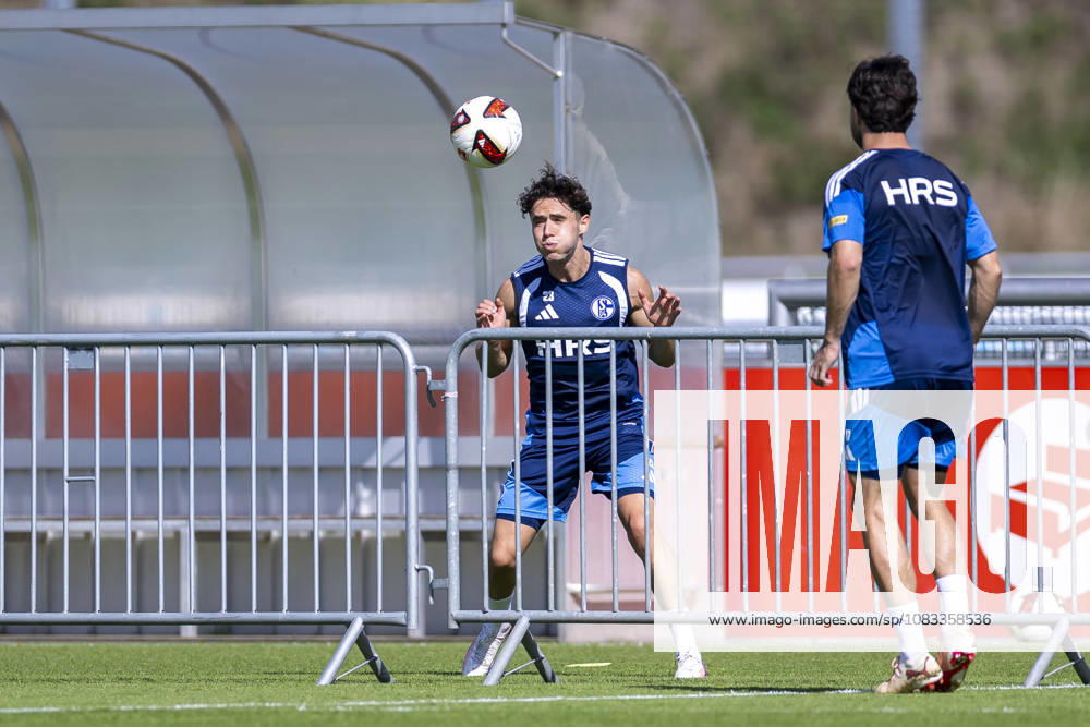 Fussball, Training des FC Schalke 04. Soufiane El-Faouzi (FC Schalke 04). Gelsenkirchen Trainingsgelände FC Schalke 04 NRW Deutschland xRHR-FOTO YYx