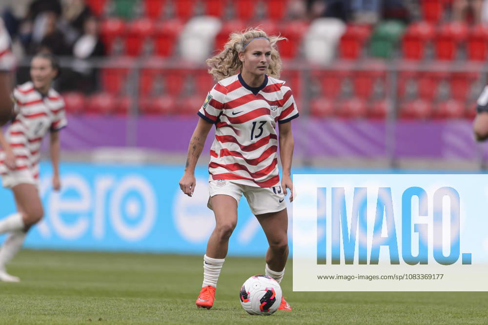 New Zealand v United States - FIFA U-20 Women s World Cup Sosnowiec, Poland - 12 September: Katie Scott of United States looks to pass the ball during the FIFA U-20 Women s World Cup match between New Zealand and USA at Arena Sosnowiec on September 12, 2026 in Sosnowiec, Poland