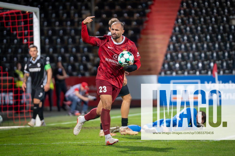 Fabian Eisele (SG Sonnenhof Großaspach, 23) jubelt nach seinem spaetem Ausgleichstreffer, SG Sonnenhof Großaspach vs. SC Verl, Fussball, 3. Liga, 6. Spieltag, 15.09.2026, DFB regulations prohibit any use of photographs as image sequences and or quasi-video Aspach Baden-Wuerttemberg Deutschland