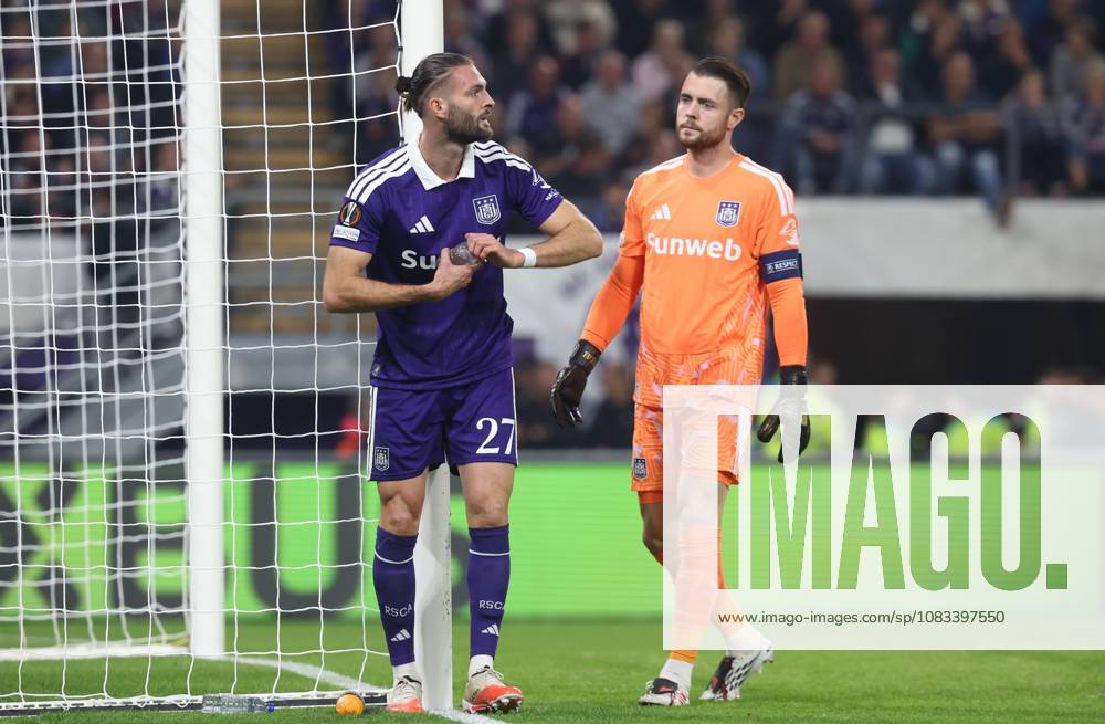 Anderlecht s Leo Petrot and Anderlecht s goalkeeper Colin Coosemans look dejected during a soccer game between Belgian RSC Anderlecht and French Olympique Lyonnais, Wednesday 16 September 2026 in Brussels, on the first day (out of 8) of the league phase of the UEFA Europa League tournament. VIRGINIExLEFOUR x186656504x