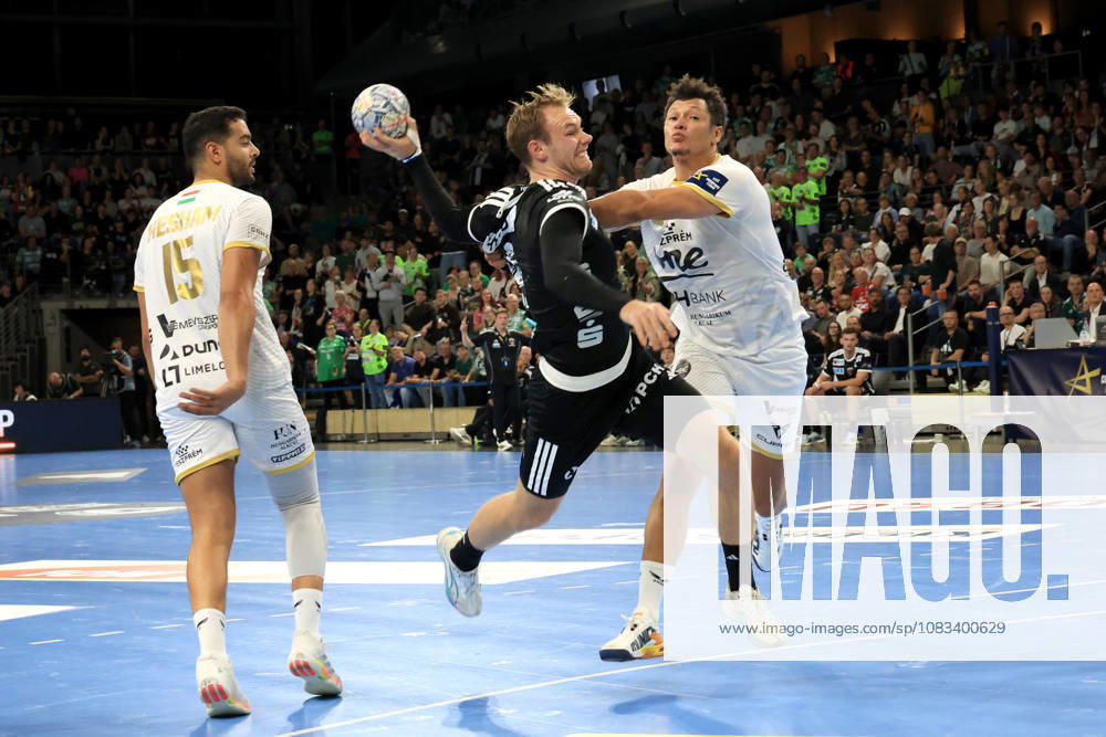 GER Deutschland, Handball, EHF Champions League, 16.09.2026, Saison 2026 2027, Berlin, Fuechse Berlin vs Veszprem HC Mathias Gidsel ( Fuechse Berlin 19 ), Ahmed Hesham ( Veszprem 15 ), Thiagus Petrus ( Veszprem 2 ) nordphoto GmbH Engler Berlin Max-Schmeling-Halle Berlin Deutschland