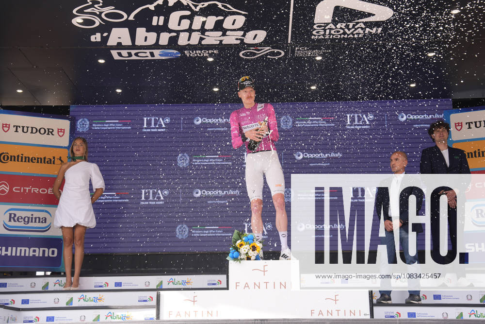 France s Dorian Godon of Netcompany Ineos cyclamen jersey during the Giro dAbruzzo, stage 3 from Oricola - Piana del Cavaliere to San Benedetto dei Marsi (159 km) - Abruzzo, Italy - Thursday, September 17, 2026. - cycling.