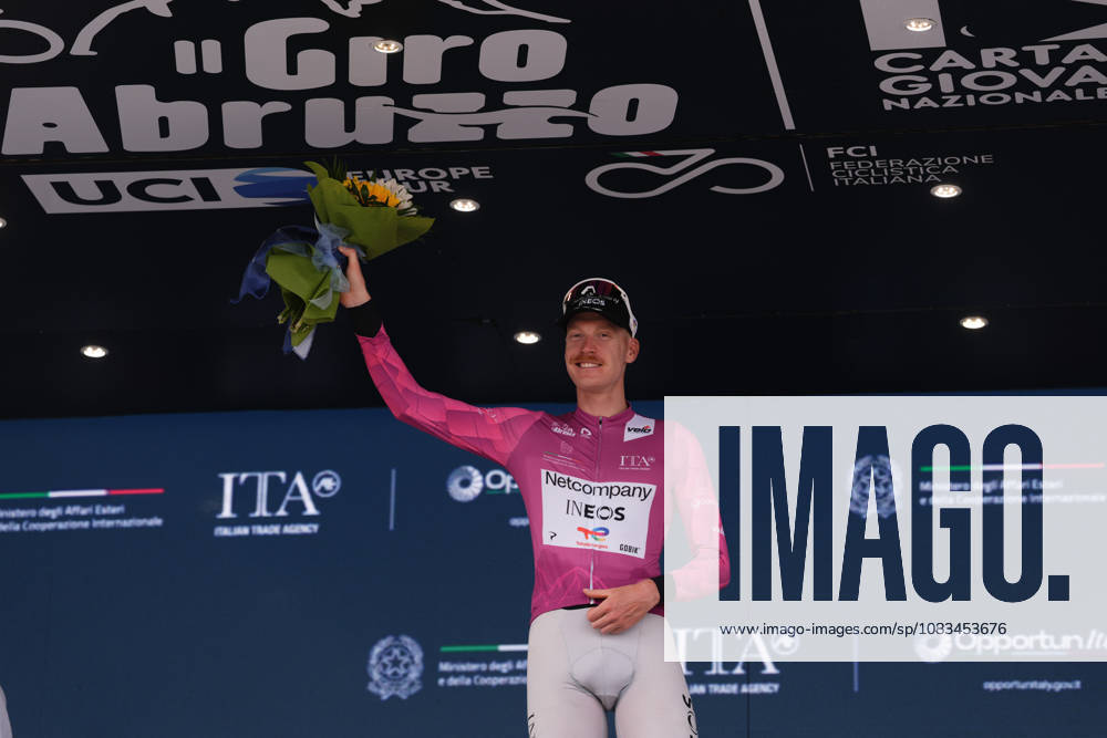 France s Dorian Godon of Netcompany Ineos Cyclamine jersey during the Giro dAbruzzo, stage 4 from Silvi to Controguerra (182 km) - Abruzzo, Italy - Friday, September 18, 2026. - cycling.