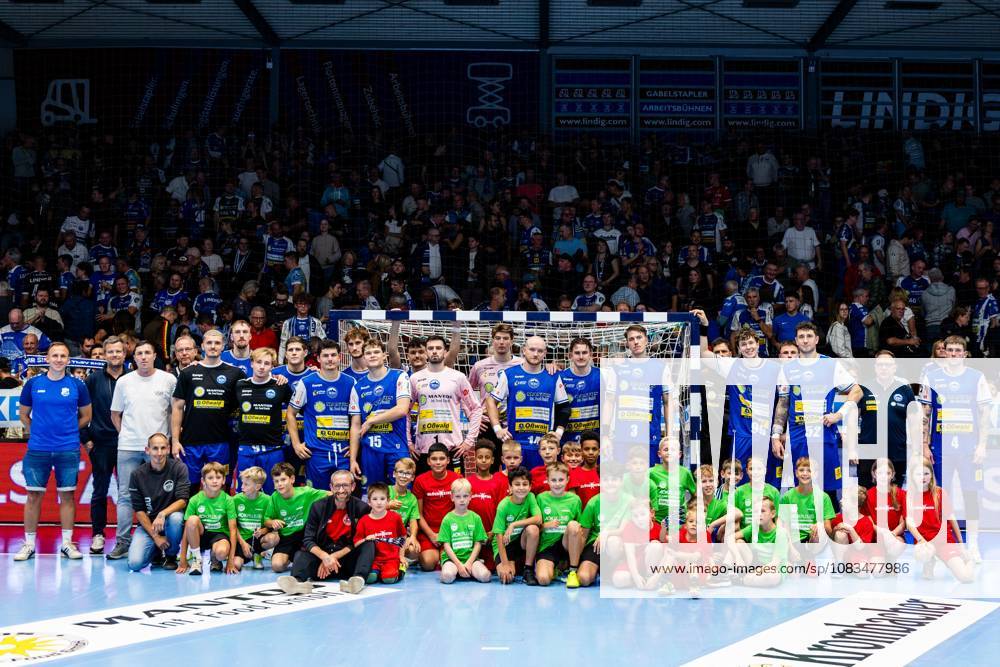 GER, Handball, Maenner, Saison 26 27, Opel 1.Bl, 5.Spieltag, ThSV Eisenach - THW Kiel Mannschaftsbild Gruppenbild Teamfoto gemeinsam mit den Einlaufkindern 99817 Eisenach Werner-Assmann-Halle Am Sportpark Thueringen Deutschland