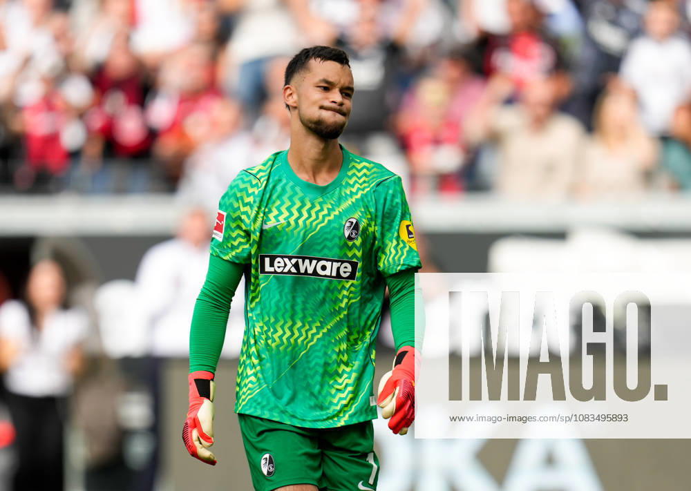 Mio Backhaus (SC Freiburg, 1) reagiert nach einem Gegentor. GER, Eintracht Frankfurt vs SC Freiburg, 1. Bundesliga, 4. Spieltag, Saison 2026-27, Deutsche Bank Park, Frankfurt, 19.09.2026 DFL REGULATIONS PROHIBIT ANY USE OF PHOTOGRAPHS AS IMAGE SEQUENCES AND OR QUASI-VIDEO Eintracht Frankfurt vs SC Freiburg, 1. Bundesliga, 4. Spieltag, Saison 2026-27, 19.09.2026 Frankfurt am Main