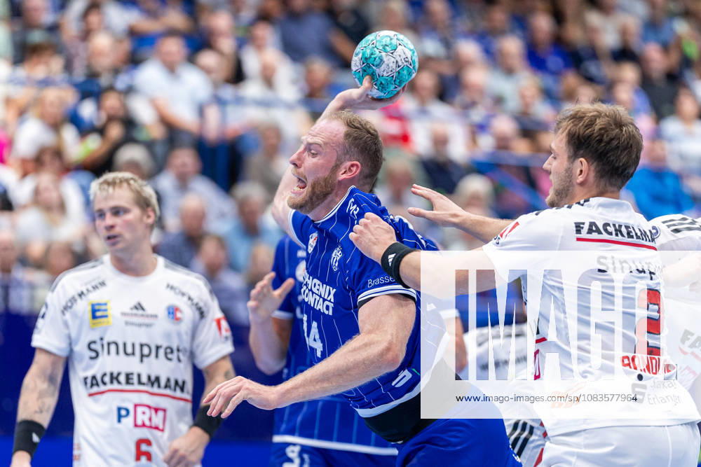 (L-R) Lenny Rubin (TBV Lemgo Lippe, 44) im Zweikampf mit Frieder Bandlow (HC Erlangen, 02) GER, TBV Lemgo Lippe vs. HC Erlangen, Handball, 1. Bundesliga, 5. Spieltag, Spielzeit 2026 2027, 20.09.2026 GER, TBV Lemgo Lippe vs. HC Erlangen, Handball, 1. Bundesliga, 5. Spieltag, Spielzeit 2026 2027, 20.09.2026 Lemgo