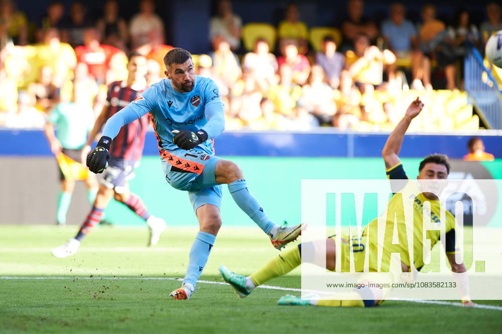 Mathew Ryan (Levante UD) during the LaLiga EA Sports match between Villarreal CF and Levante UD at Estadio de la Ceramica on September 20, 2026 in Villarreal, Spain. -