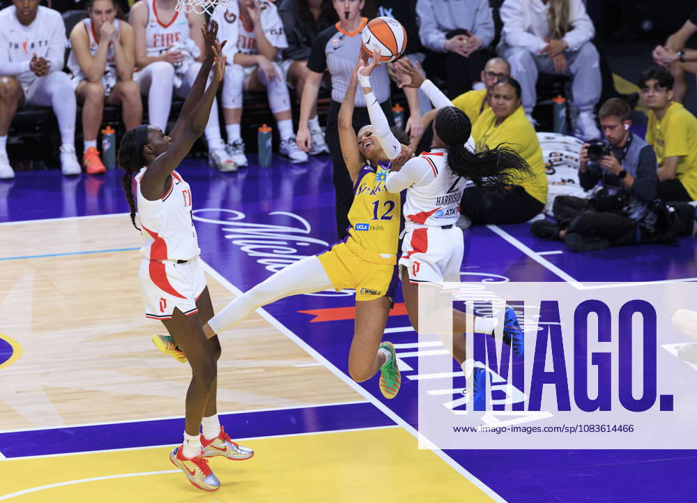 Jordan Harrison 2 of the Portland Fire fouls Rae Burrell 12 of the Los Angeles Sparks on a layup during their regular season WNBA, Basketball Damen, USA game on Sunday September 20, 2026 at Crypto.com Arena in Los Angeles, California. Sparks defeat Fire, 105-84. ARIANA RUIZ PI Sparks Defeat Fire, 105-84 - ZUMAp124 20260920_zaa_p124_116
