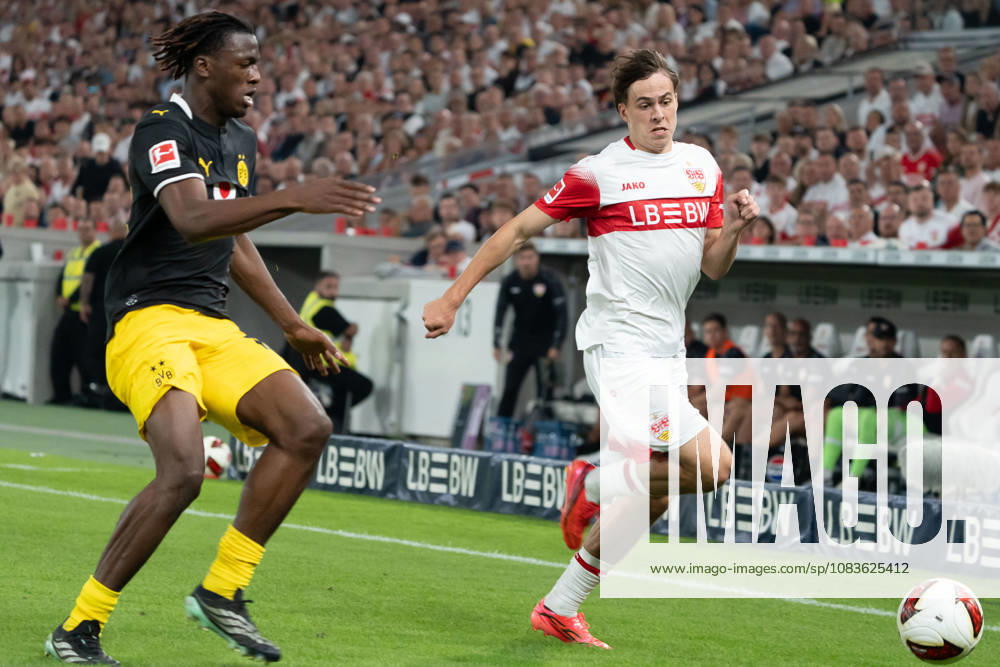 Leo Sauer (VfB Stuttgart, 44) am Ball, Aktion, Dribbling, dribbeln, Angriff, GER, VfB Stuttgart vs. Borussia Dortmund, Fussball, 1. Bundesliga, 4. Spieltag, Spielzeit 2026 2027, 19.09.2026, DFL REGULATIONS PROHIBIT ANY USE OF PHOTOGRAPHS AS IMAGE SEQUENCES AND OR QUASI-VIDEO, GER, VfB Stuttgart vs. Borussia Dortmund, Fussball, 1. Bundesliga, 4. Spieltag, Spielzeit 2026 2027, 19.09.2026, Stuttgart