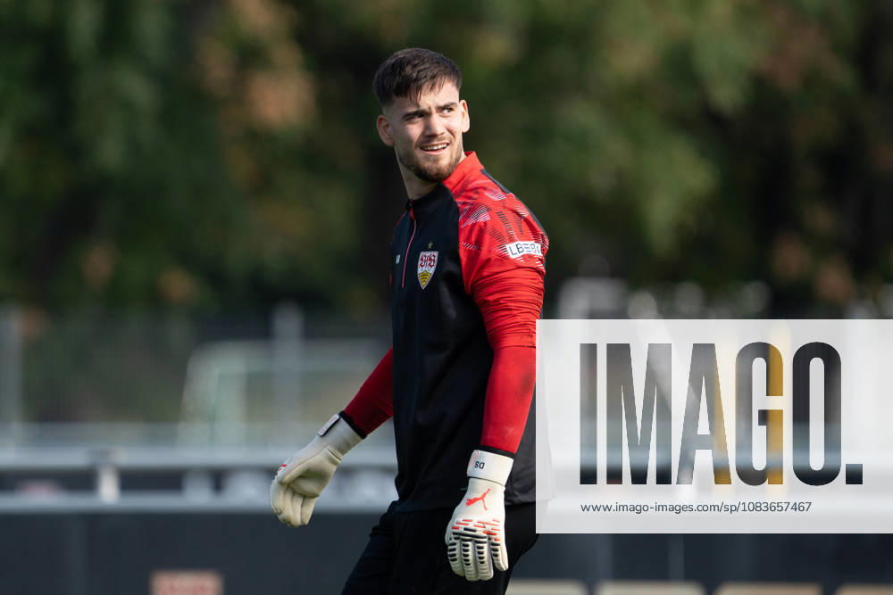 Dennis Seimen (VfB Stuttgart, 41), GER, VfB Stuttgart, Fussball, 1. Bundesliga, öffentliches Training, Spielzeit 2026 2027, 21.09.2026, DFL REGULATIONS PROHIBIT ANY USE OF PHOTOGRAPHS AS IMAGE SEQUENCES AND OR QUASI-VIDEO, GER, VfB Stuttgart, Fussball, 1. Bundesliga, öffentliches Training, Spielzeit 2026 2027, 21.09.2026, Stuttgart