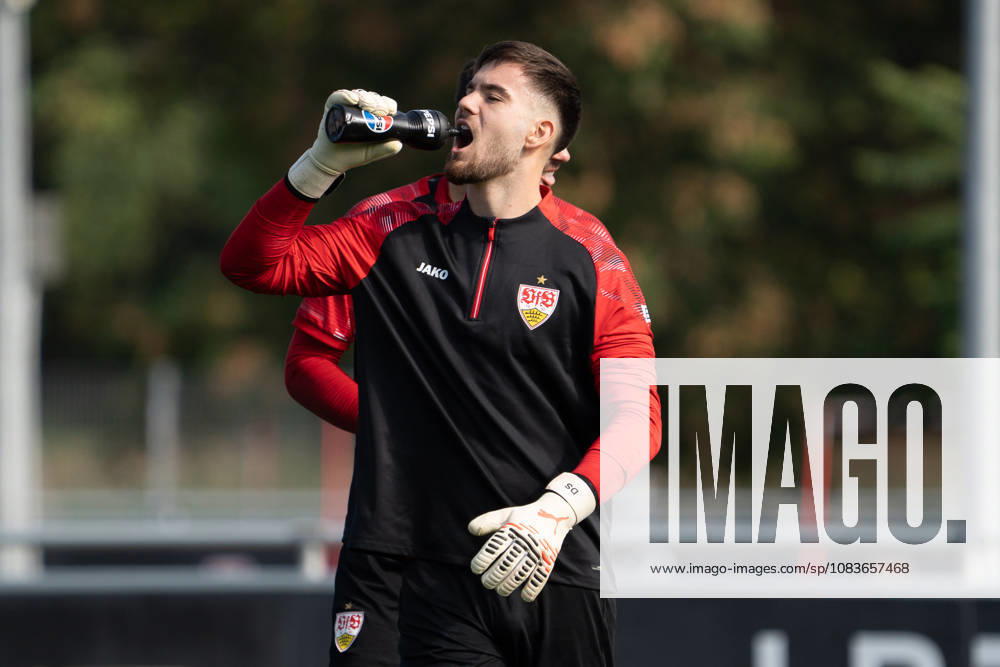 Dennis Seimen (VfB Stuttgart, 41), GER, VfB Stuttgart, Fussball, 1. Bundesliga, öffentliches Training, Spielzeit 2026 2027, 21.09.2026, DFL REGULATIONS PROHIBIT ANY USE OF PHOTOGRAPHS AS IMAGE SEQUENCES AND OR QUASI-VIDEO, GER, VfB Stuttgart, Fussball, 1. Bundesliga, öffentliches Training, Spielzeit 2026 2027, 21.09.2026, Stuttgart