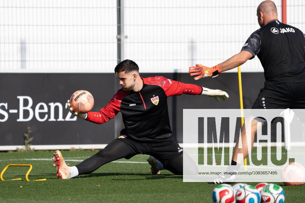 Dennis Seimen (VfB Stuttgart, 41), GER, VfB Stuttgart, Fussball, 1. Bundesliga, öffentliches Training, Spielzeit 2026 2027, 21.09.2026, DFL REGULATIONS PROHIBIT ANY USE OF PHOTOGRAPHS AS IMAGE SEQUENCES AND OR QUASI-VIDEO, GER, VfB Stuttgart, Fussball, 1. Bundesliga, öffentliches Training, Spielzeit 2026 2027, 21.09.2026, Stuttgart