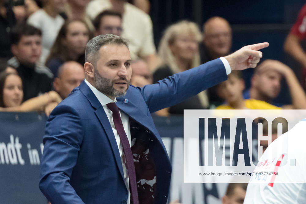 Vladimir Jovanovic (MBC, Head Coach), Syntainics MBC vs. Science City Jena, BBL, Basketball Männer, 1. Bundesliga, 2. Spieltag, Saison 2026 27, 25.09.2026. Weißenfels Stadthalle Sachsen-Anhalt Deutschland