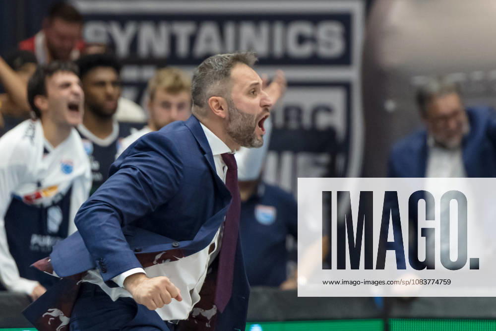 Vladimir Jovanovic (MBC, Head Coach), Syntainics MBC vs. Science City Jena, BBL, Basketball Männer, 1. Bundesliga, 2. Spieltag, Saison 2026 27, 25.09.2026. Weißenfels Stadthalle Sachsen-Anhalt Deutschland
