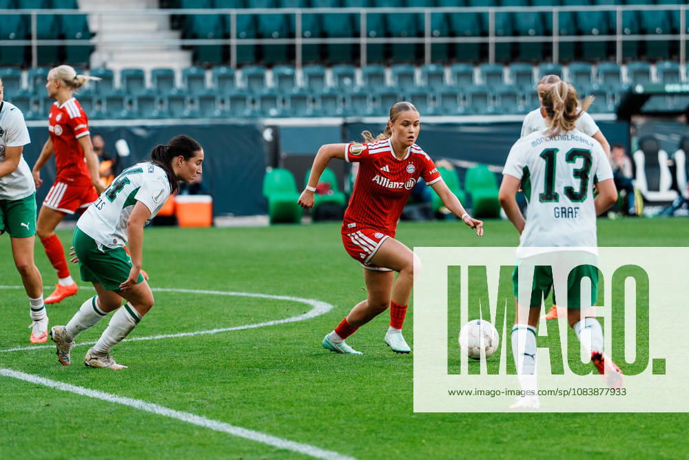 Deutschland, Fußball DFB - Pokal Frauen 2026 2027, 1. Runde - Borussia Mönchengladbach vs FC Bayern München (ista - Borussia - Park): Dribbling, Ballbesitz, am Ball, Spielaufbau, Übersicht, Sophie Proost (Bayern München, 23) gegen Luca Graf (Borussia Mönchengladbach, 13)