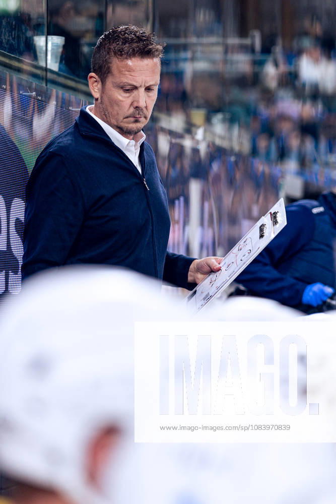 Head Coach Lauri Marjamäki (EV Zug) - 19.09.2026 - National League, Regular Season, Eishockey, VAT Arena, Davos: HC Davos - EV Zug . (Bild von