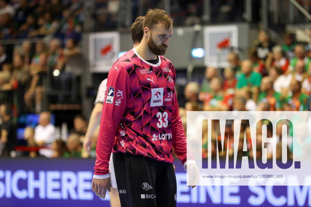 Handball Opel HBL, SC Magdeburg - THW Kiel, v.l. Andreas Wolff (Kiel, 33) enttaeuscht, schaut enttaeuscht, niedergeschlagen, disappointed Magdeburg