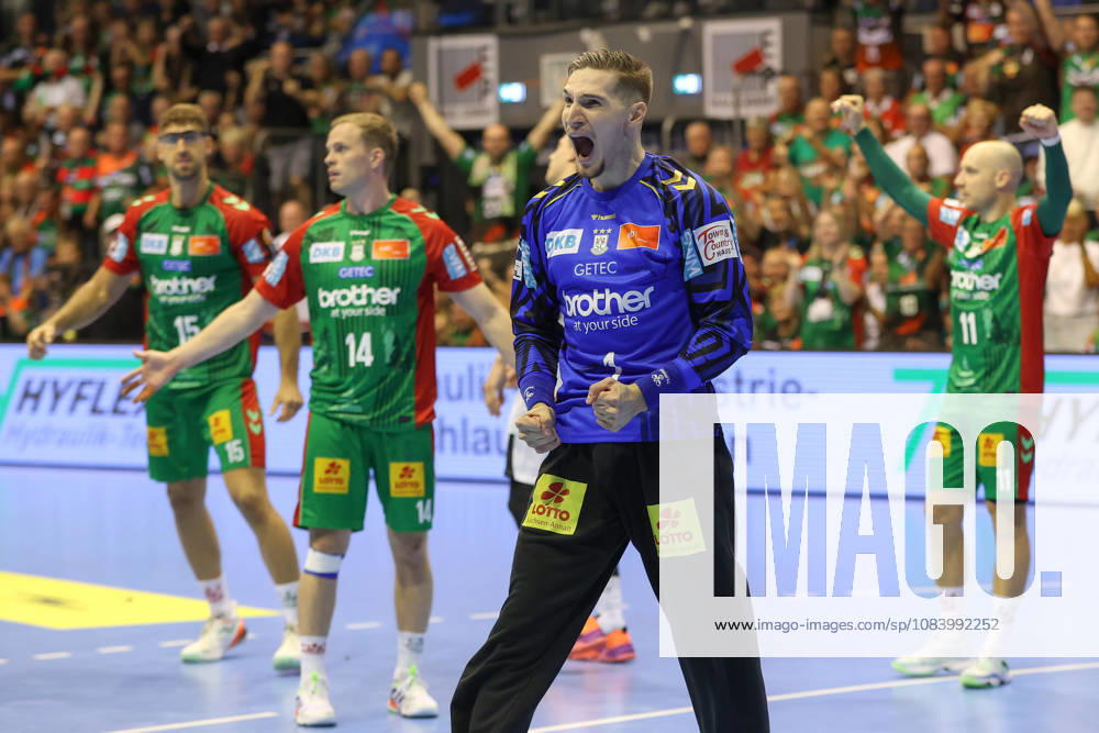 Handball Opel HBL, SC Magdeburg - THW Kiel, v.l. Dominik Kuzmanovic (Magdeburg, 1) Jubelt ueber gehaltenen Ball, abgewehrt, gehalten, Torhueter Magdeburg