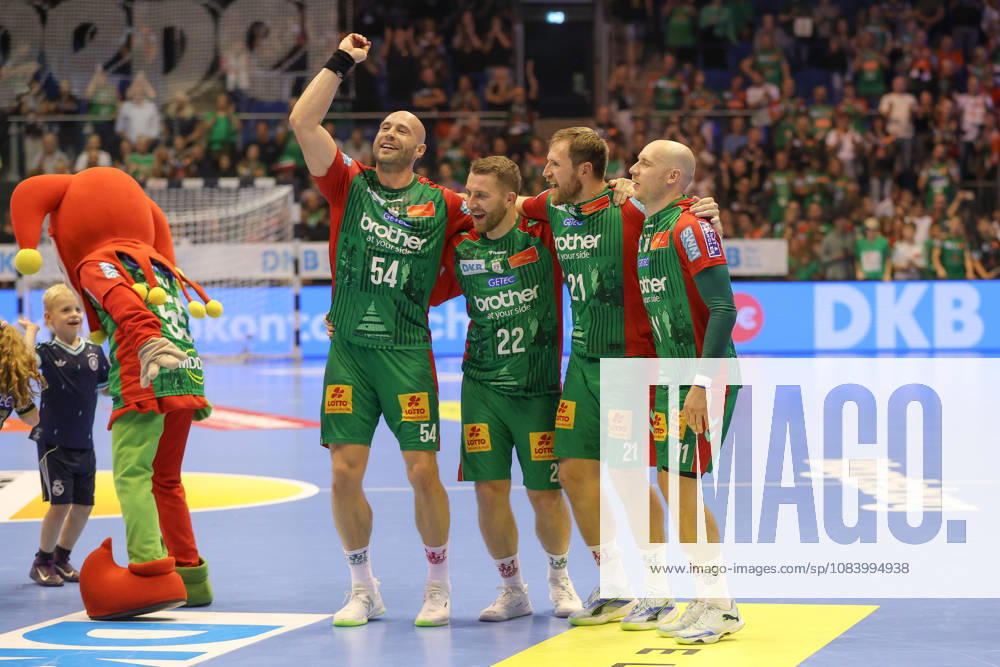 Handball Opel HBL, SC Magdeburg - THW Kiel, v.l. Oscar Bergendahl (Magdeburg, 54), Lukas Mertens (Magdeburg, 22), Albin Lagergren (Magdeburg, 21), Daniel Pettersson (Magdeburg, 11) Jubel ueber den Sieg, Jubel nach Spielende Magdeburg