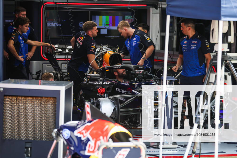 F1 - BAHRAIN GRAND PRIX IN MALAYSIA 2026 Red Bull Racing garage, box, mechanic, mecanicien, mechanics during the 2026 Formula 1 Bahrain Grand Prix in Malaysia, 16th round of the 2026 Formula One World Championship, WM, Weltmeisterschaft from October 2 to 4, 2026 on the Sepang International Circuit, in Sepang, Malaysia - SepangMalaysia